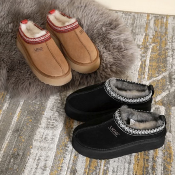 UGG Shoes - UGG Originals Australia Classic Tas Platform Slippers in chestnut